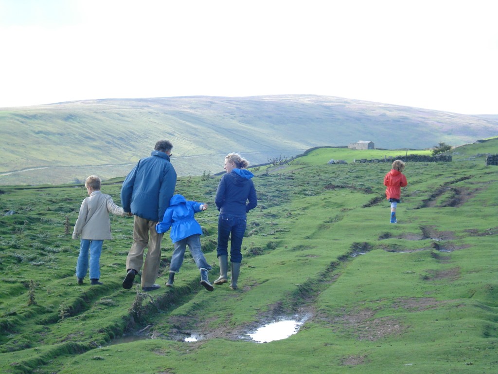 Los niños (entre otras cosas), son capaces de dar paseos de tres horas y llevar (ellos), su&nbsp;mochila.